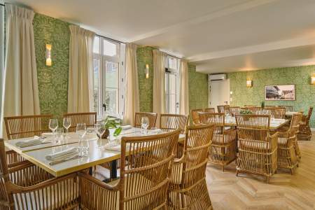 Private lounge maleyssie chartres